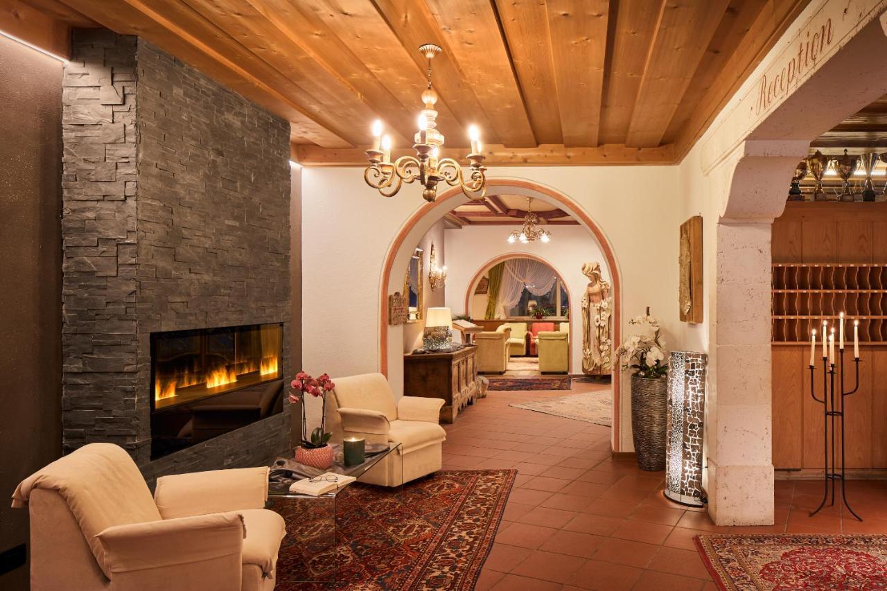 Dolomites Wellness Hotel Savoy لا فيلا المظهر الخارجي الصورة