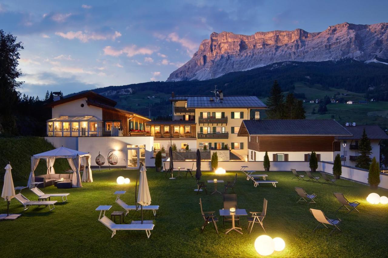 Dolomites Wellness Hotel Savoy لا فيلا المظهر الخارجي الصورة