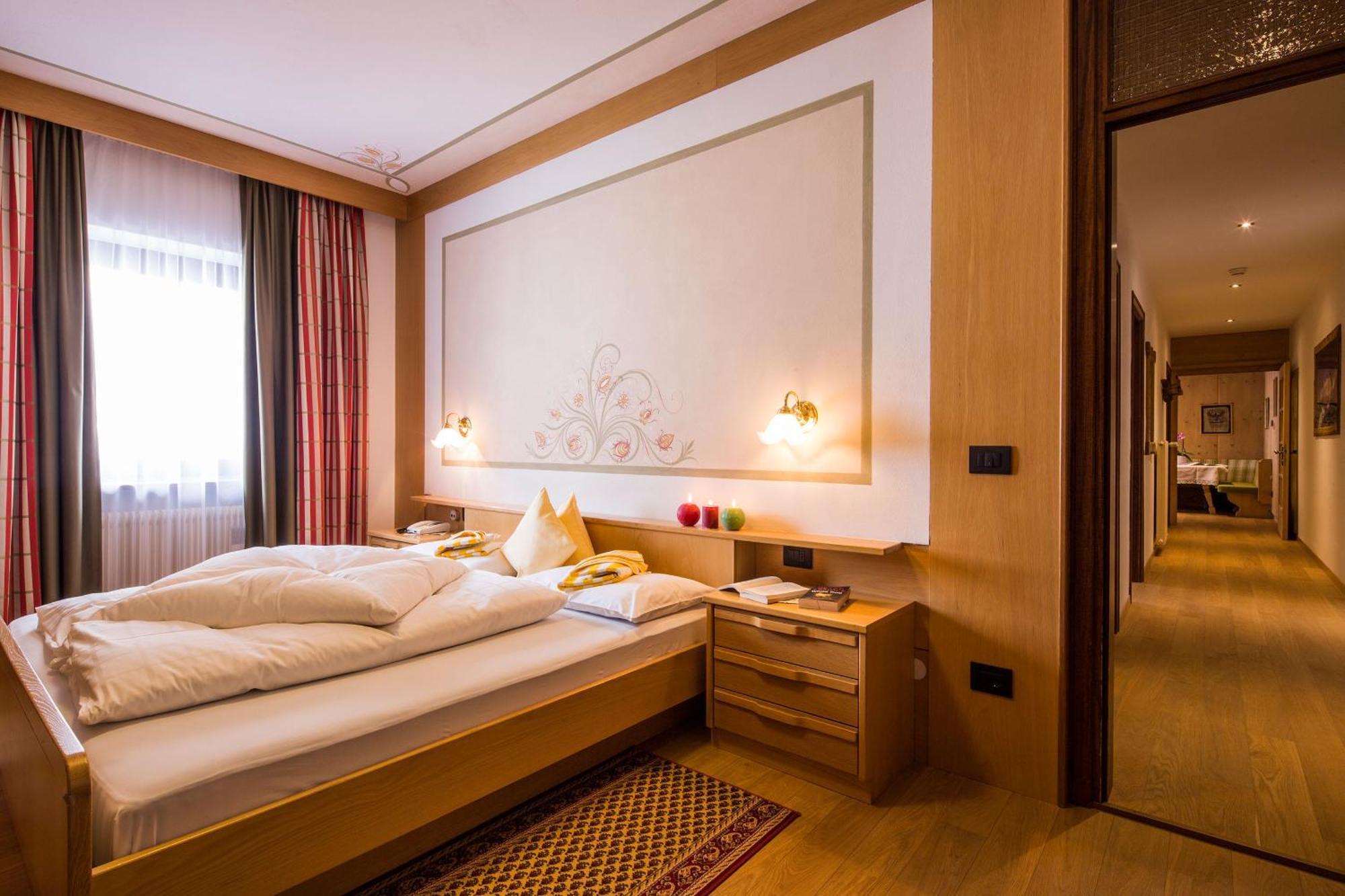 Dolomites Wellness Hotel Savoy لا فيلا المظهر الخارجي الصورة