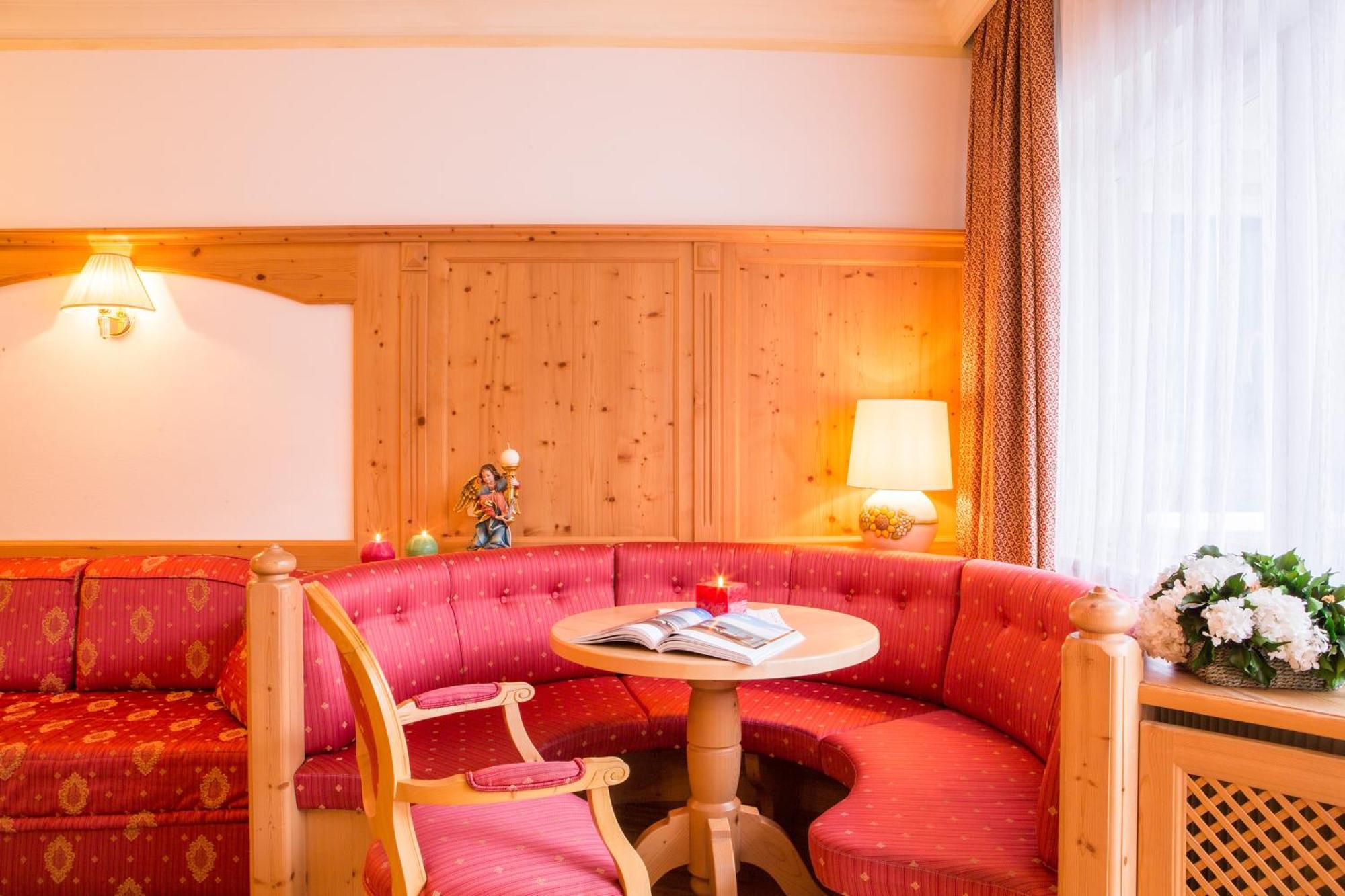 Dolomites Wellness Hotel Savoy لا فيلا المظهر الخارجي الصورة
