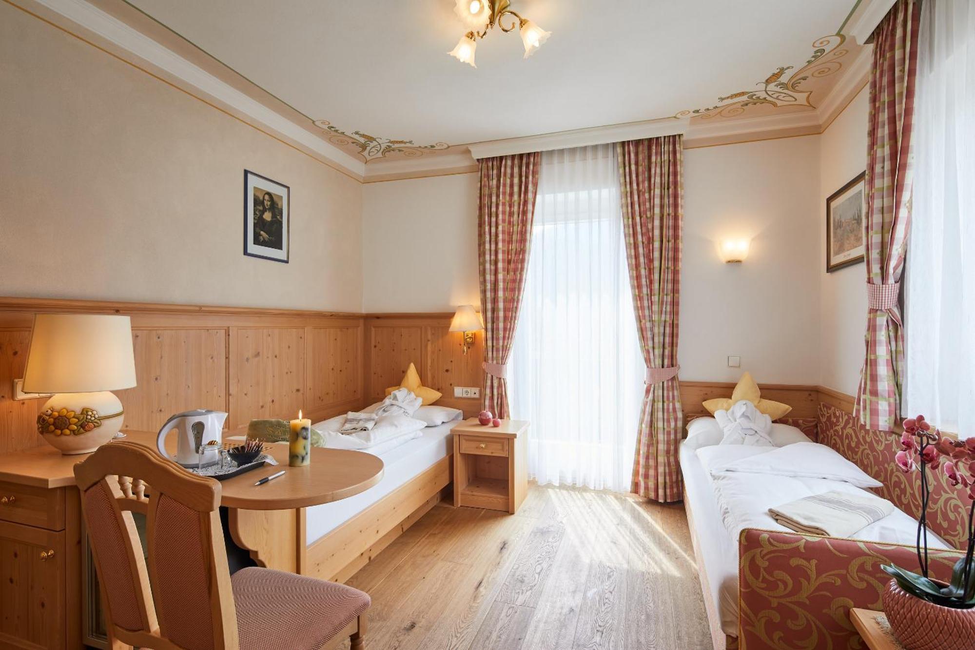 Dolomites Wellness Hotel Savoy لا فيلا الغرفة الصورة