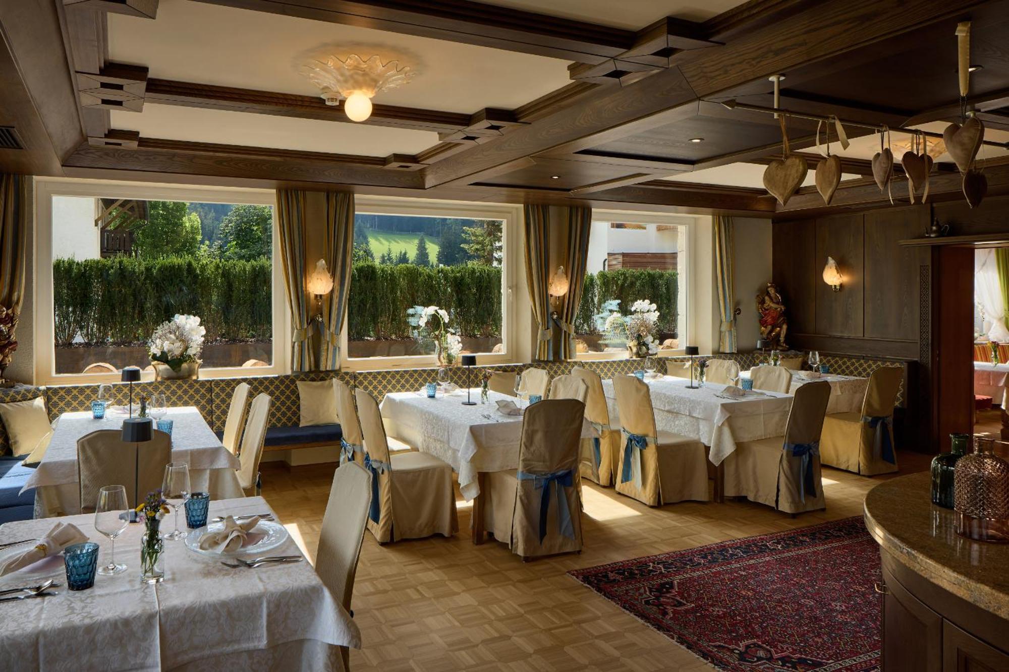 Dolomites Wellness Hotel Savoy لا فيلا المظهر الخارجي الصورة