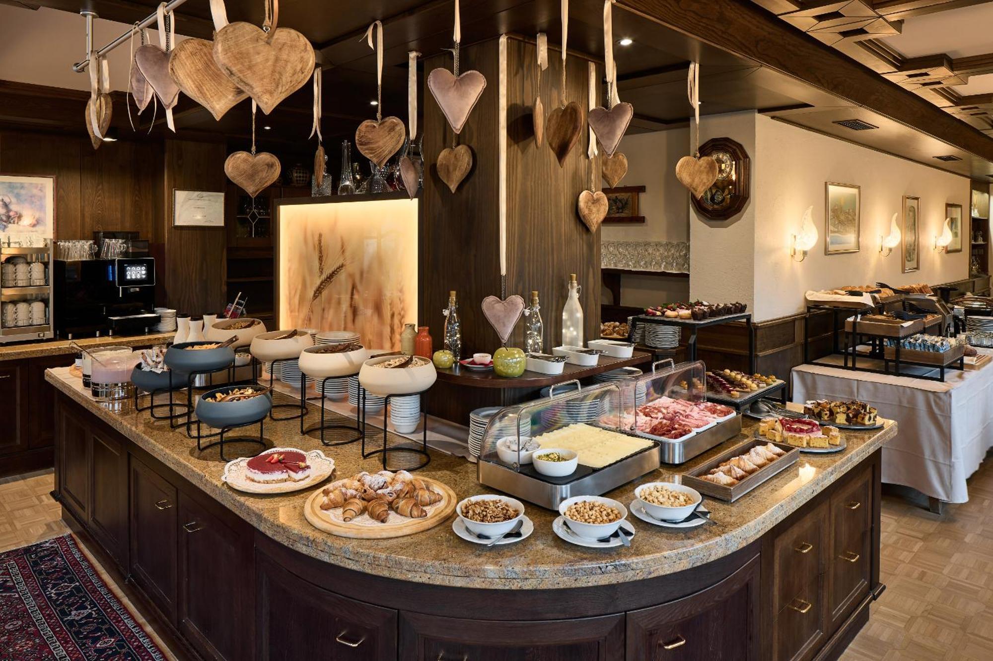 Dolomites Wellness Hotel Savoy لا فيلا المظهر الخارجي الصورة