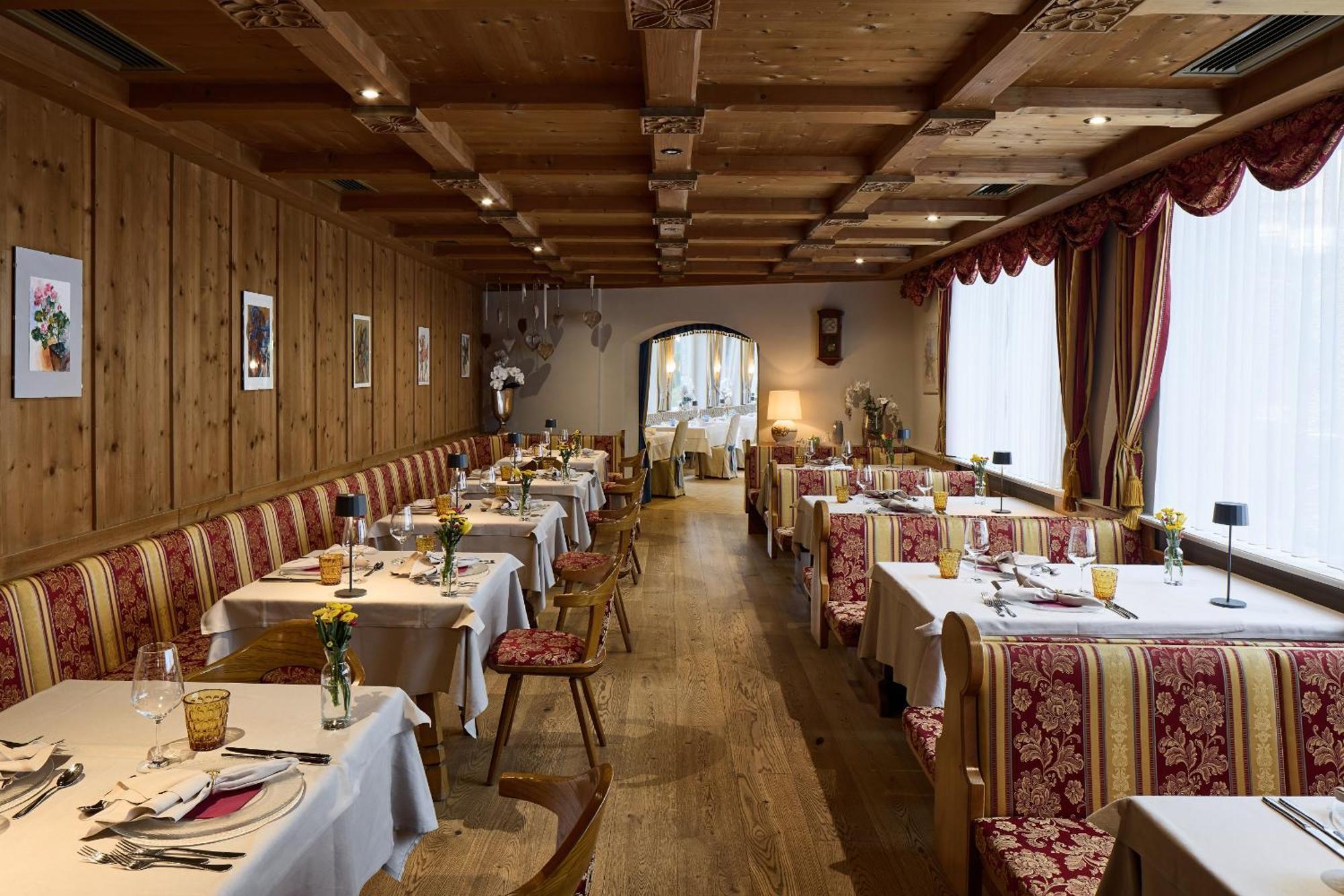 Dolomites Wellness Hotel Savoy لا فيلا المظهر الخارجي الصورة